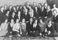 Е.М. Тихоницкий со слушателями Русских педагогических курсов